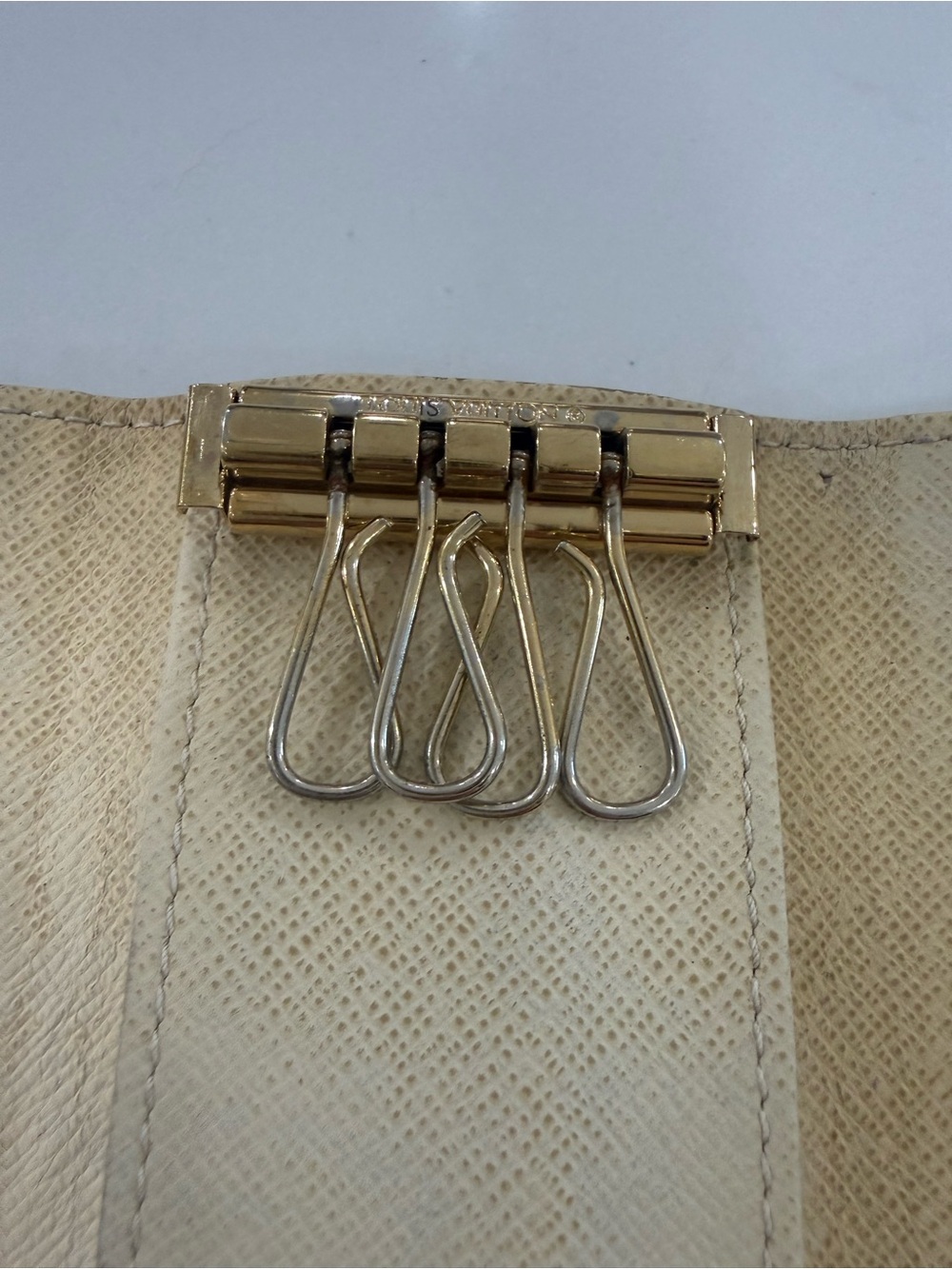 Louis Vuitton Damier Azur Multiclés 4 Key Holder - Ivory Cream - Picture 5 of 9